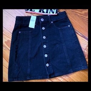 American Eagle Buttoned down denim skirt